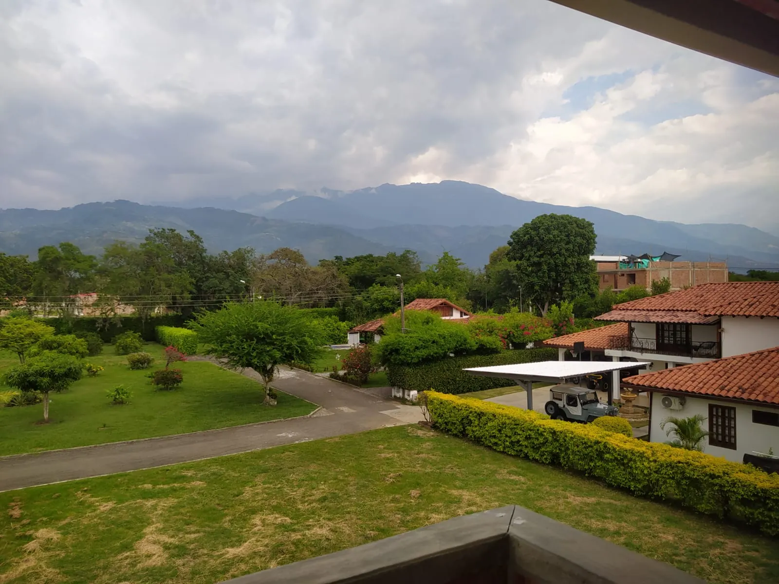Montañas vistas desde la terraza